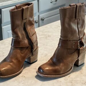 freebird Darcy Heeled Boots in Wheat